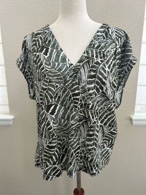H&M Olive Green & White Leaf-Print V-Neck Blouse 8